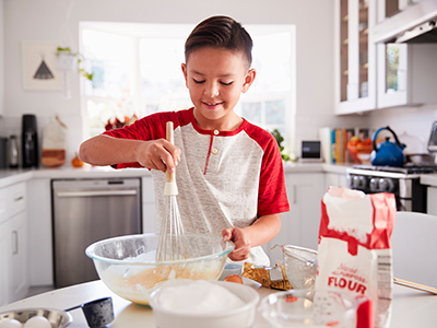 0226-keep-your-kids-engaged-with-a-new-summer-hobby-cooking-body